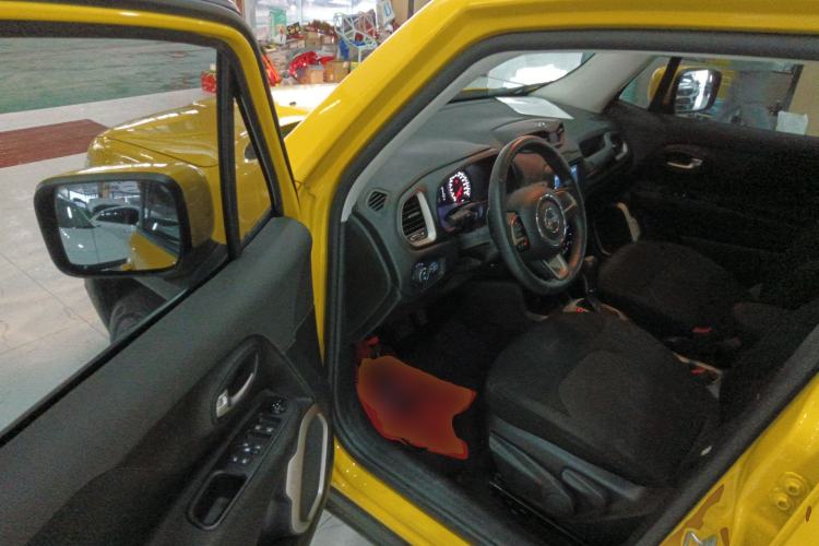 Used Jeep Renegade 2018 Connected Large Screen Version 180T Automatic High-Energy Edition Driver Seat