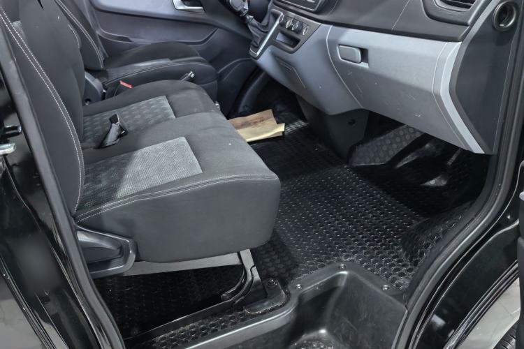 Used SAIC MAXUS Xintu V80 2023 2.0T Manual Classic Aoyuntong Short Wheelbase Ultra-Low Roof 7/8/9-Seater