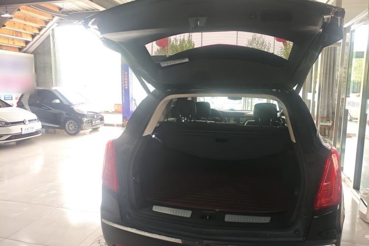 Used Cadillac XT5 2018 25T Luxury Model Trunk