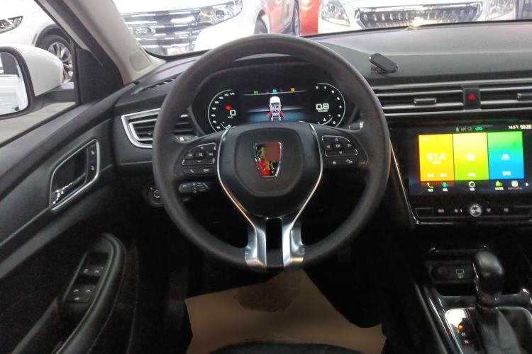 Used Roewe i5 2020 1.5L Automatic 4G Connect Luxury Flagship Edition
