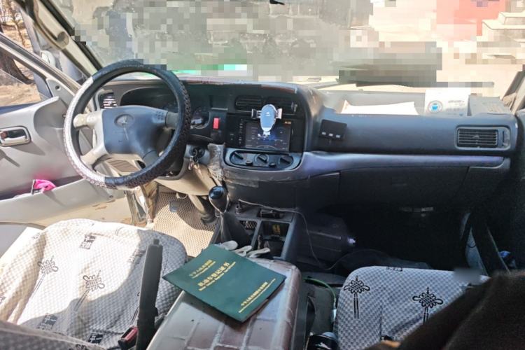 Used Jinbei Hiace 2014 2.0L Fifth-Generation Xiangyun Comfort Type 1 4G20C Center Console