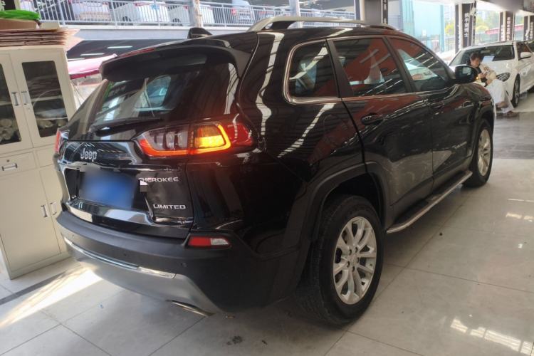 Used Jeep Cherokee 2019 2.0T Two-Wheel Drive Smart Enjoyment Version China VI