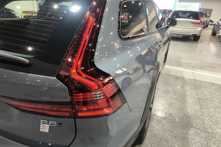 Used Volvo V90 2022 Cross Country B5 AWD Smart Range Edition
