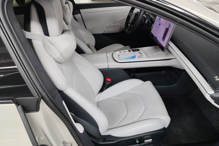 Used Xiaomi Auto SU7 2024 Four-Wheel Drive Ultra-Long Range Advanced Intelligent Driving Max Edition
