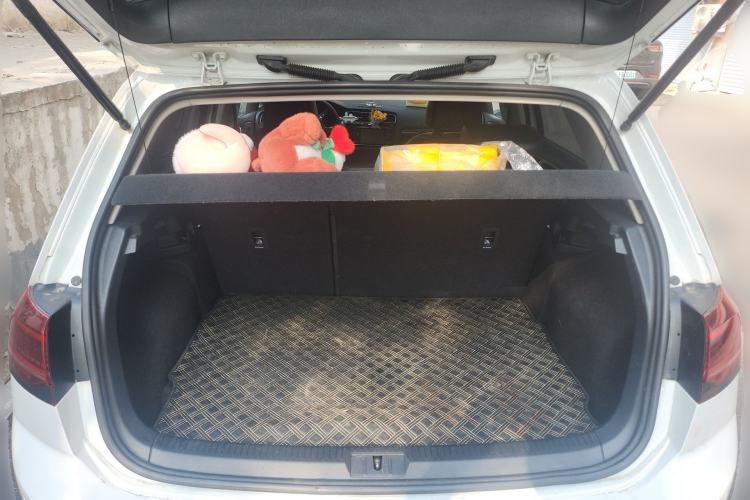 Used Volkswagen Golf 2018 230TSI Automatic Luxury Version Trunk