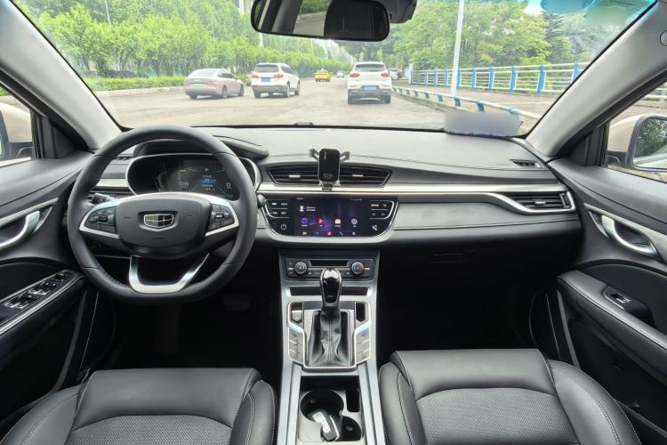 Used Geely Auto Emgrand 2019 Leading Edition 1.5L CVT Upward-Connected Model China VI Standard Interior 4