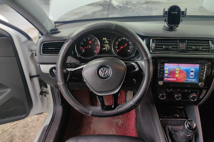 Used Volkswagen Sagitar 2015 1.6L Manual Comfort Model