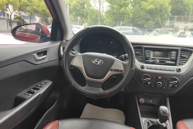 Used Hyundai Verna (new generation) 2016 1.4L Manual Cool Edition GLS Steering Wheel