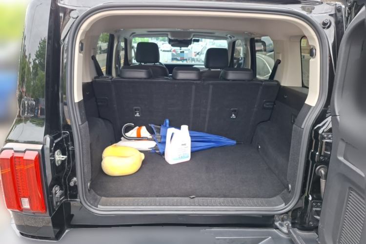 Used Tank 300 2023 City Edition 2.0T—Stylish as Ever Trunk