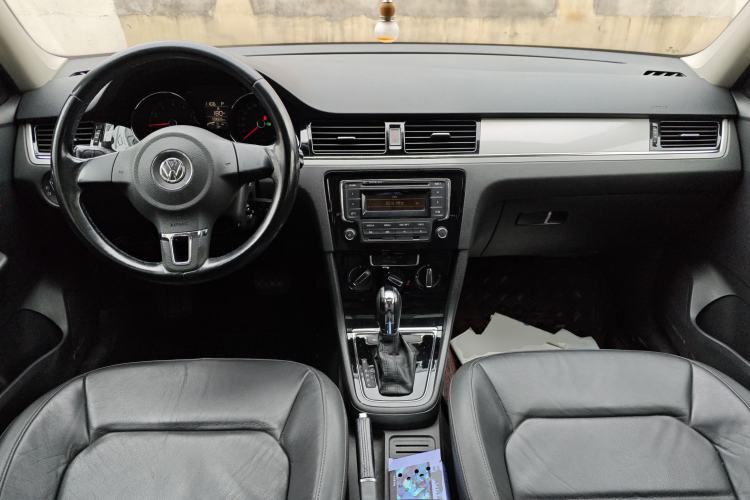 Used Volkswagen Bora 2013 1.6L Automatic Comfort Model Center Console