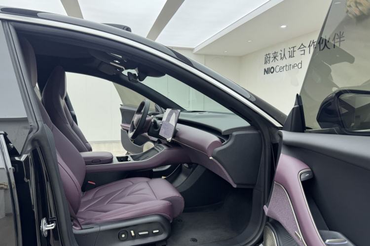 Used Nio ET5 2025 75 kWh Right Front Seat