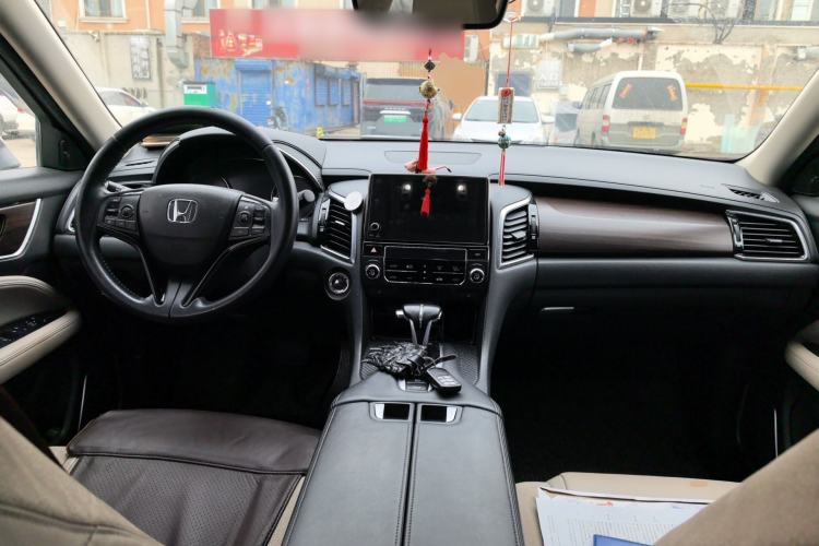 Used Honda Avancier 2017 240TURBO Two-Wheel Drive Premium Edition Center Console