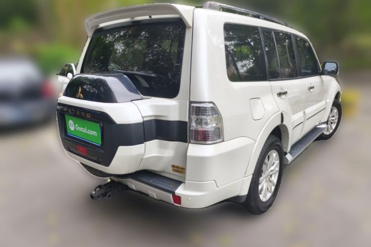 Used Mitsubishi Pajero  Rear Right 45 Deg