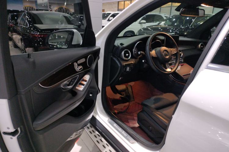 Used Mercedes-Benz GLC 2019 GLC 260 L 4MATIC Dynamic Model
