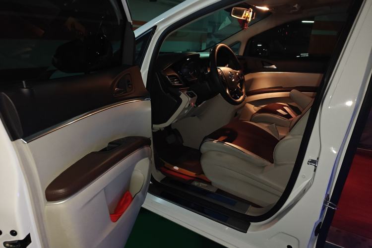 Used Buick GL8 2021 Land Cruiser Executive Class 652T Luxury Model