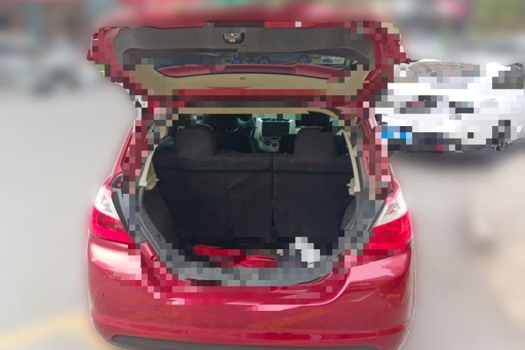 Used Venucia R50 2015 1.6L Automatic Fashion Edition Trunk