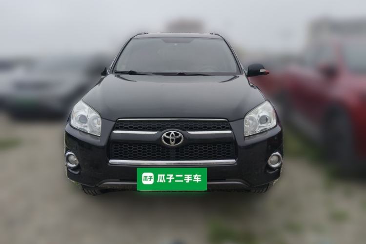 Used Toyota RAV4 2012 Luxurious 2.4L Automatic 4x4 with Stylish Features

