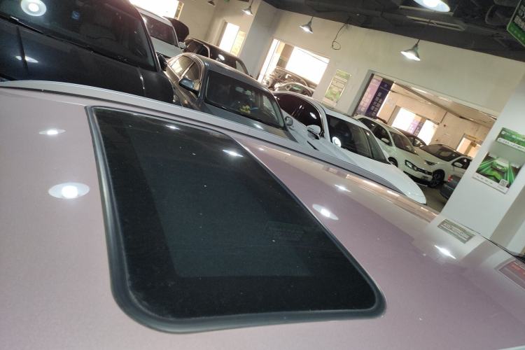 Used Geometry E Firefly 2024 401 km Fluorescent Roof