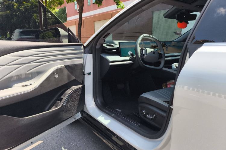 Used Geely Galaxy E8 2024 665 km Range Rear-Drive Starship Long-Range Version Driver Seat