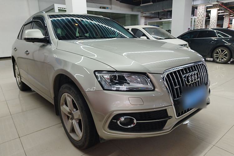 Used Audi Q5 2017 Plus 40 TFSI Ambition Model Front Right 45 Deg