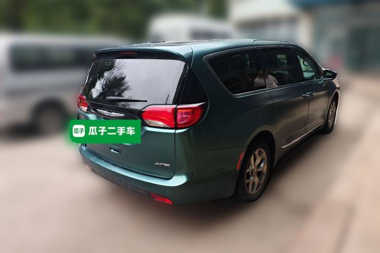 Used Chrysler Grand Voyager 2017 3.6L Premium Edition
