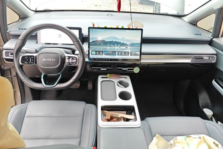 Used AION Y 2023 Plus 510 Smart Edition Center Console