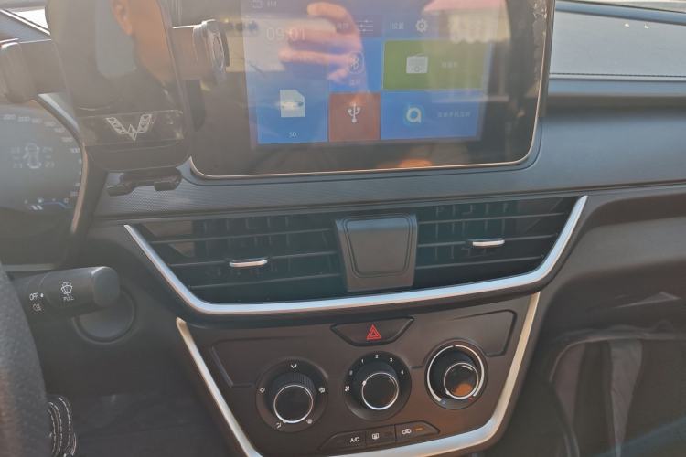 Used Wuling Hongguang S3 2019 1.5L Manual Comfort Model China VI Standard
