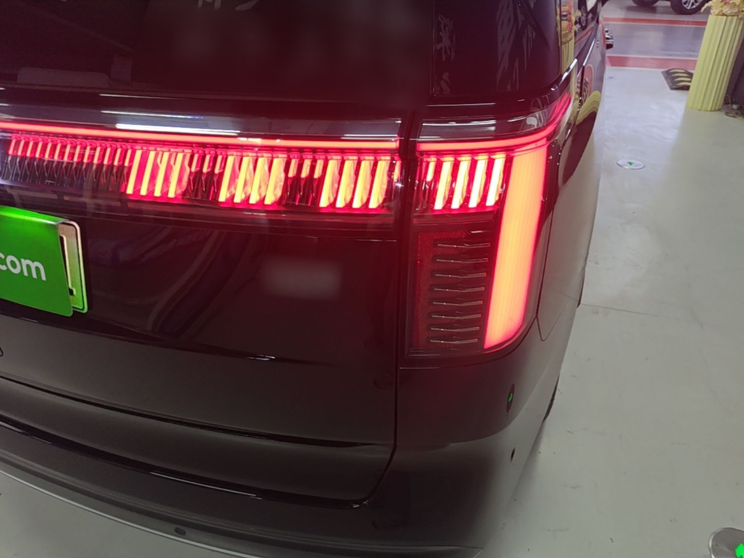 Zeekr 009 2024 7-Seater Aisle Version 108 kWh — снимка 9