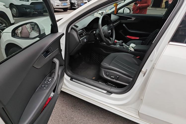 Used Audi A4L 2022 40 TFSI Stylish and Elegant Edition Driver Seat