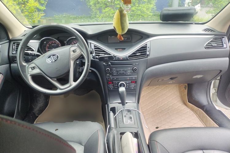 Used Bestune B70 2014 2.0L automatic luxury version Center Console