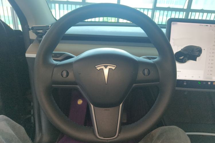 Used Tesla Model Y 2021 Standard Range Rear-Wheel Drive Version Steering Wheel