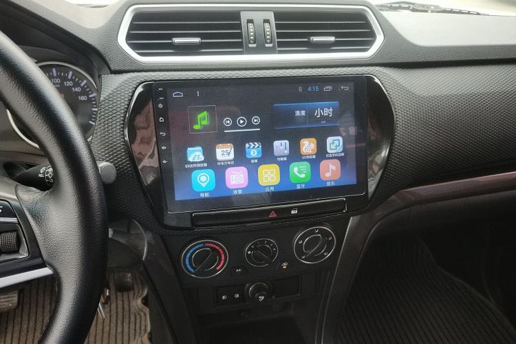 Used Great Wall Wingle 5 2017 2.0T European-Style Diesel Two-Wheel-Drive Elite Version with Large Double Cab – GW4D20B Center Console