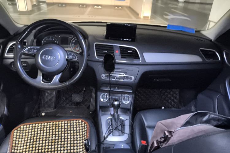 Used Audi Q3 2015 30 TFSI Ambition Edition Center Console