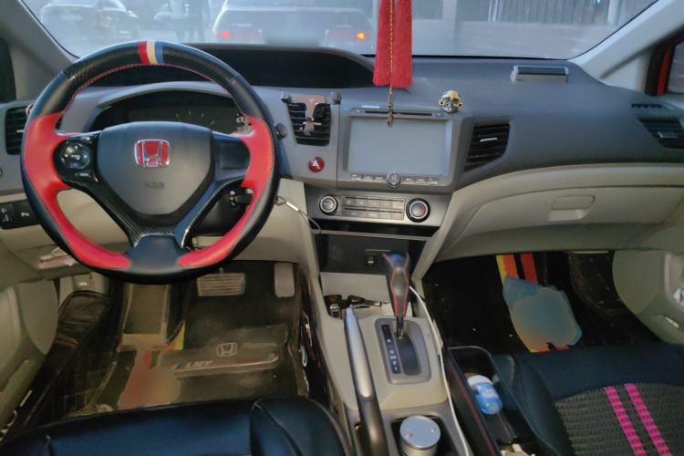 Used Honda Civic 2012 1.8L automatic comfort version Center Console