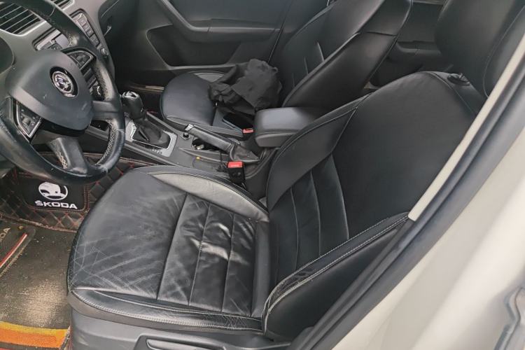 Used Skoda Octavia 2016 1.6L Automatic Smart Drive Edition Left Front Seat