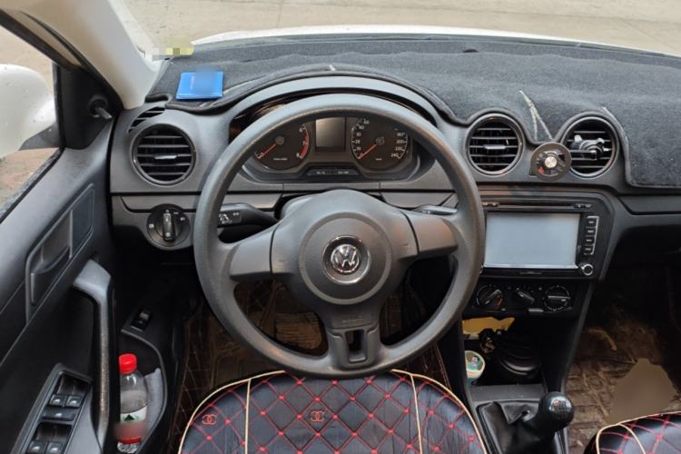 Used Volkswagen Jetta 2015 1.4L Manual Fashion Model Steering Wheel