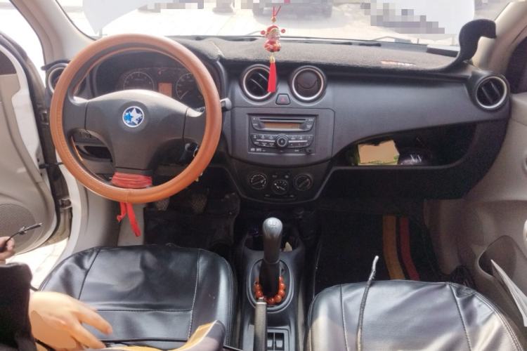 Used Venucia R30 2014 1.2L Manual Luxury Edition