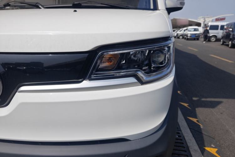 Used Foton Intelligent Blue Elf E7 2024 All-Electric Van Flat Roof 2 Seats EVE Energy 41.86 kWh Left Front Headlight