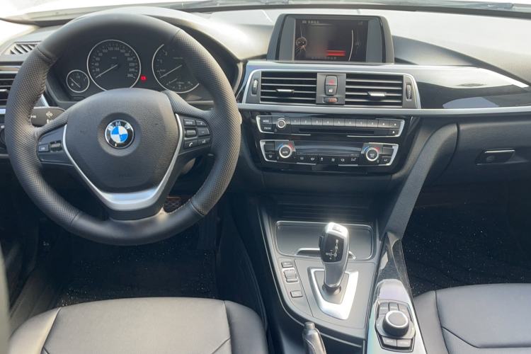 Used BMW 3 Series 2017 320Li Fashion Model Center Console