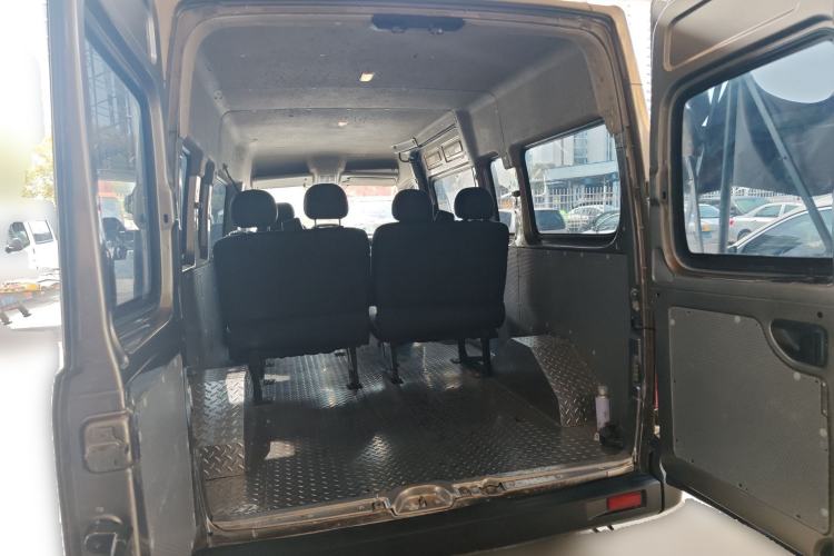 Used SAIC MAXUS Xintu V80 2018 2.5T AMT Commercial & Travel Long Wheelbase Mid-Roof 9-Seater