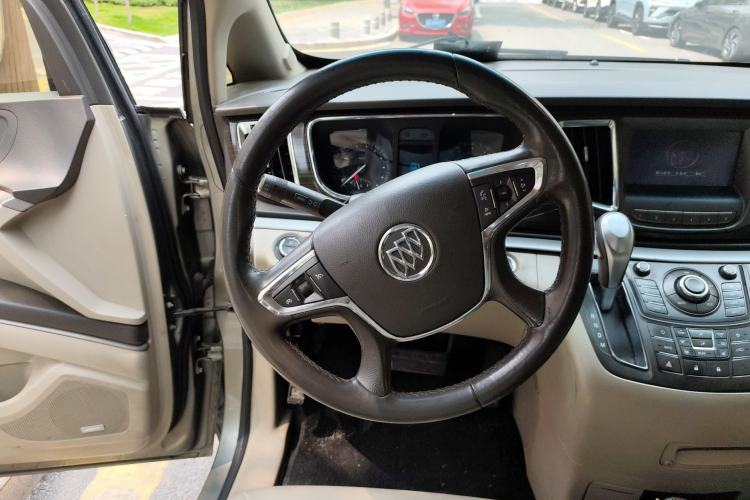 Used Buick GL8 2011 3.0L GT Luxury Business Haoya Edition Steering Wheel