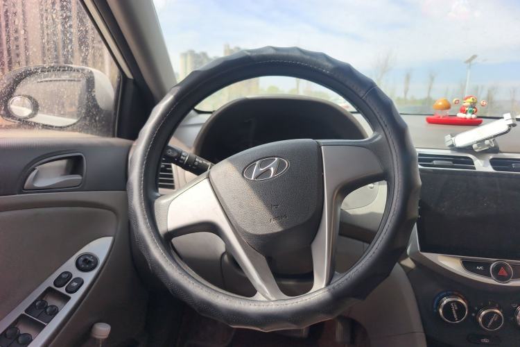 Used Hyundai Verna (older generation) 2014 1.4L Automatic Smart GLS Steering Wheel