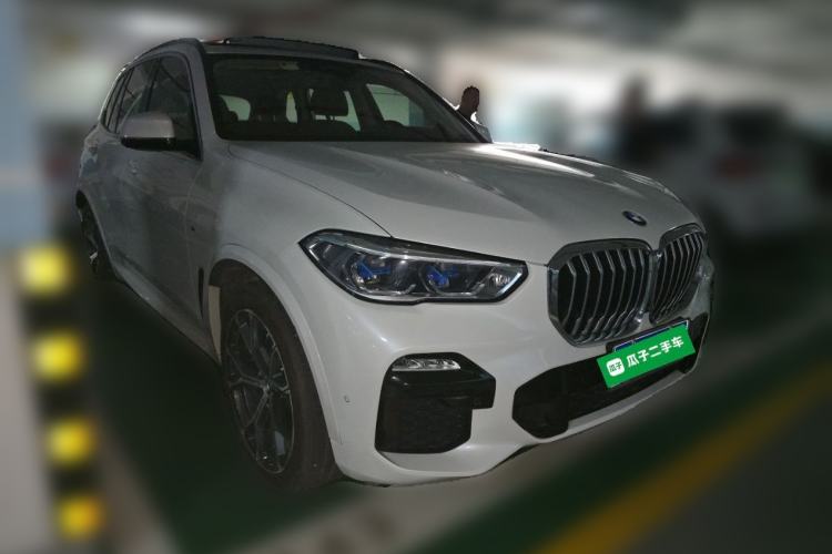 Used BMW X5 2019 xDrive40i Luxury Model with M Sport Package Front Right 45 Deg