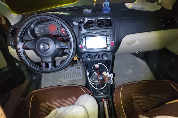 Used Volkswagen Polo 2011 1.4L Manual ZhiShang Edition Center Console