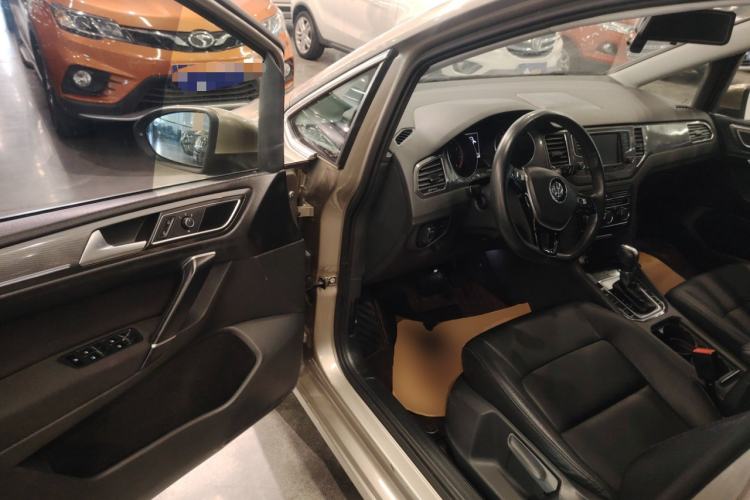 Used Volkswagen Golf Sportsvan 2016 230TSI Automatic Trend Edition Driver Seat