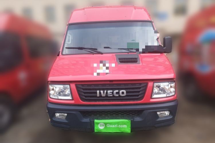 Used Iveco Daily 2021 2.8T V35 VAN厢式 van 3-seater short wheelbase mid-roof design single-tire manual doors