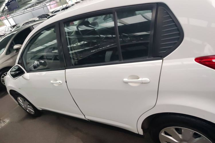 Used Venucia R50 2016 1.6L Manual Elite Edition
