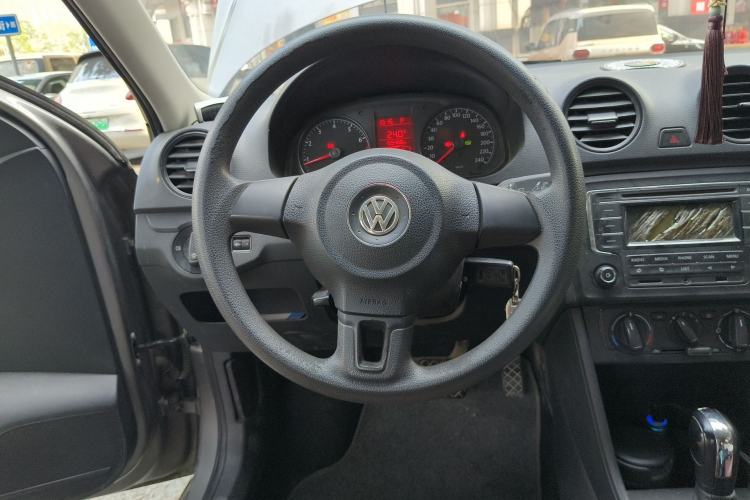 Used Volkswagen Jetta 2013 1.6L Automatic Fashion Model Steering Wheel