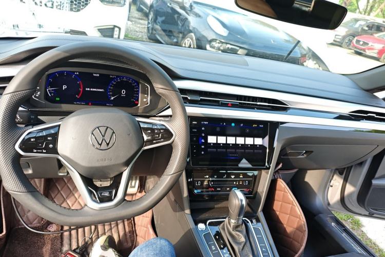Used Volkswagen FAW-Volkswagen CC 2025 Model, Facelifted, 330TSI, Glamorous—Shared Edition Center Console