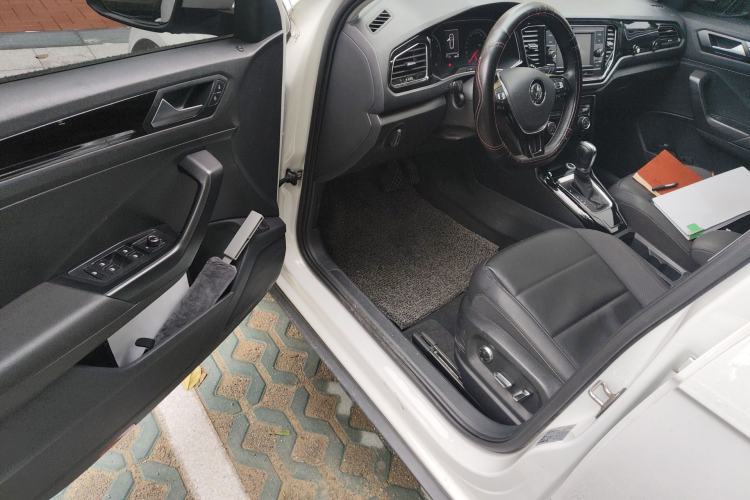 Used Volkswagen T-ROC 2018 280TSI DSG Two-Wheel-Drive Comfort Version China V Standard Driver Seat